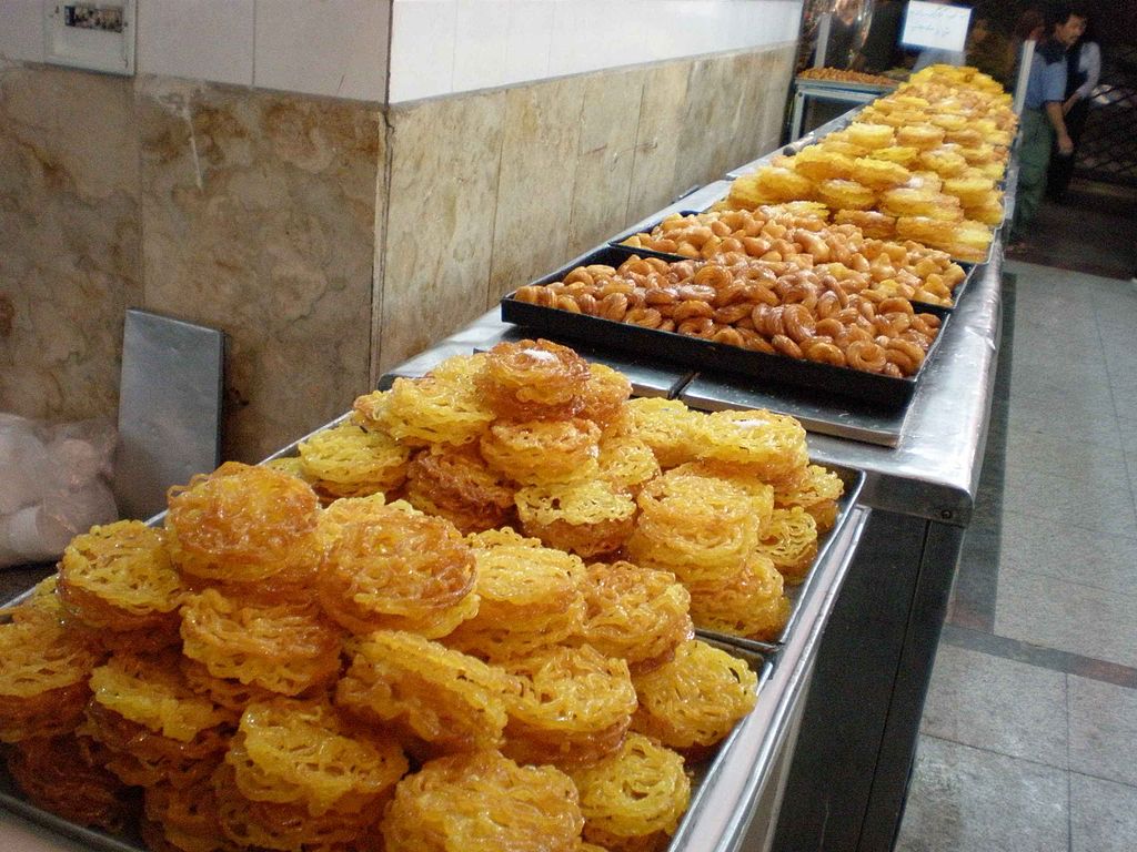 Persian food Zoolbia_Bamieh